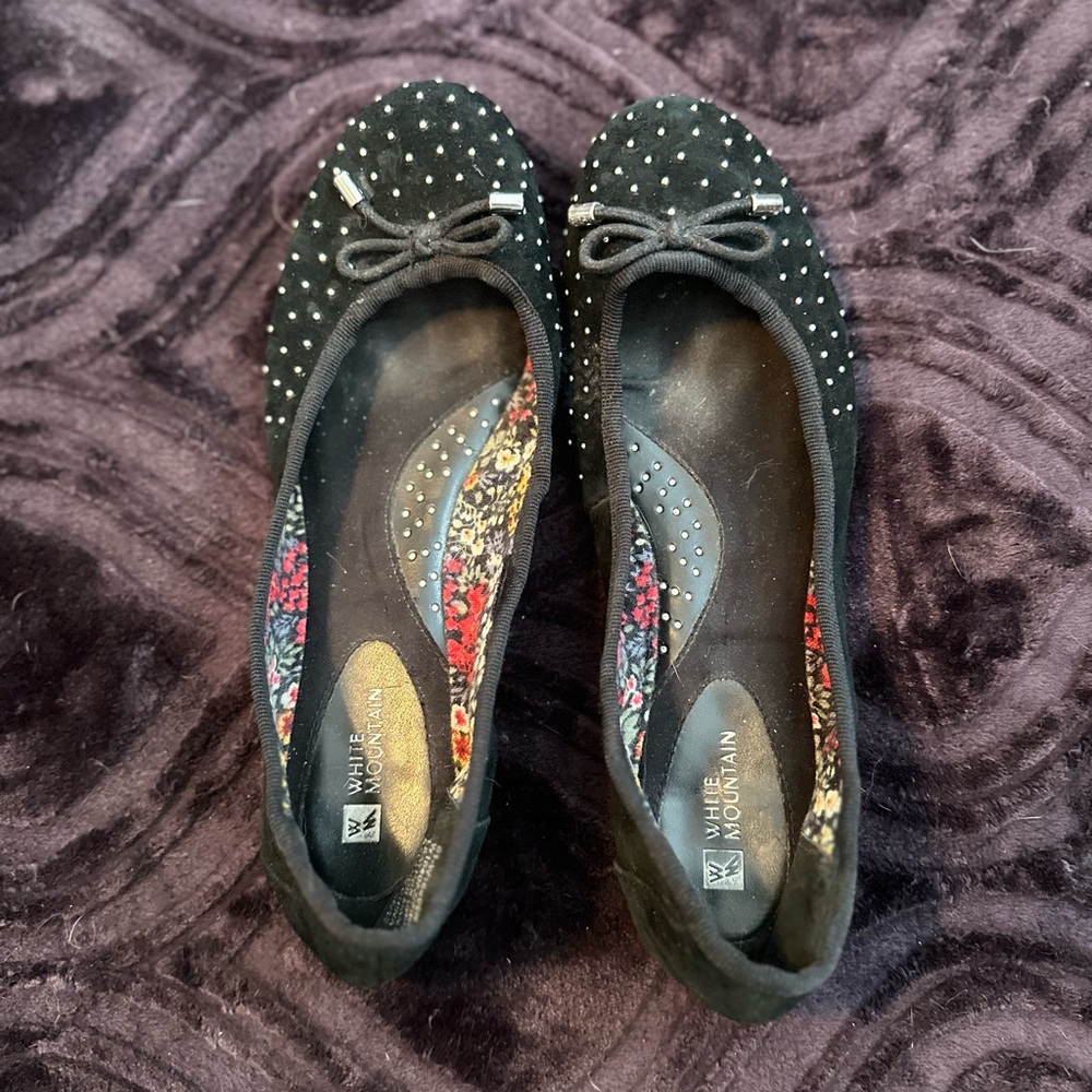 White Mountain Women’s Studded Ballet Flats size 10M
